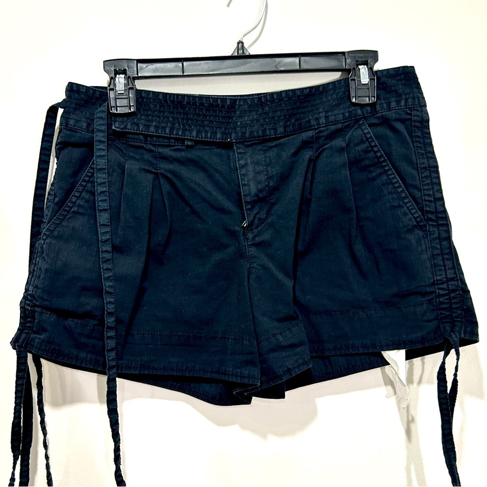 JUICY COUTURE Black Zip-up Shorts Women's in Size 6